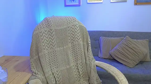 Snapshot of annylouis chatting on 12/02/25, 07:09 annylouis online show from 12/02/25, 07:09