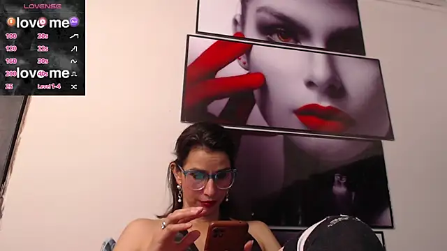 Snapshot of Eva-Williams chatting on 01/28/25, 09:29 Eva-Williams online show from 01/28/25, 09:29