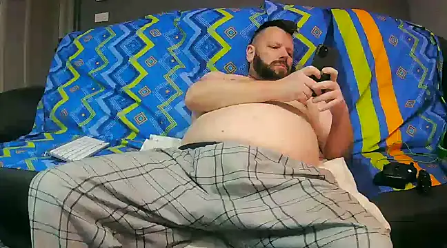 Snapshot of txan9876 chatting on 12/14/24, 04:12 txan9876 online show from 12/14/24, 04:12