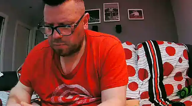 Snapshot of txan9876 chatting on 02/03/25, 01:52 txan9876 online show from 02/03/25, 01:52