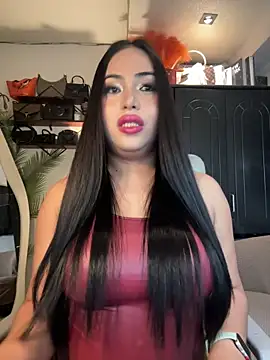 Snapshot of BigDominaMia chatting on 12/22/25, 05:37 BigDominaMia online show from 12/22/25, 05:37