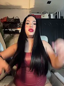 Snapshot of BigDominaMia chatting on 12/23/25, 01:14 BigDominaMia online show from 12/23/25, 01:14