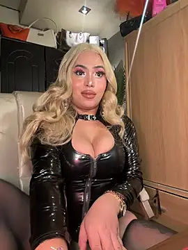 Snapshot of BigDominaMia chatting on 02/09/26, 12:31 BigDominaMia online show from 02/09/26, 12:31