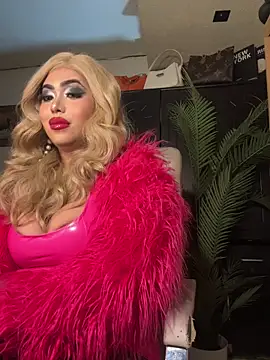 Snapshot of BigDominaMia chatting on 02/12/26, 10:32 BigDominaMia online show from 02/12/26, 10:32