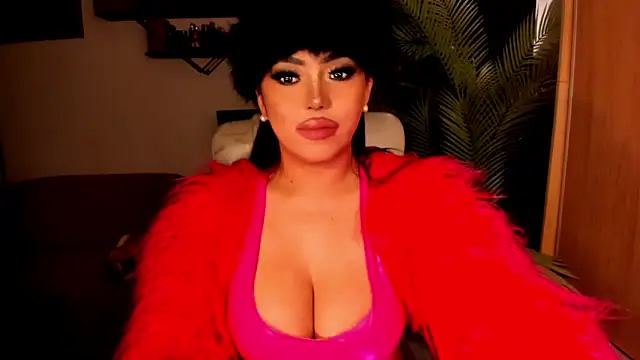 Snapshot of BigDominaMia chatting on 02/19/26, 05:47 BigDominaMia online show from 02/19/26, 05:47