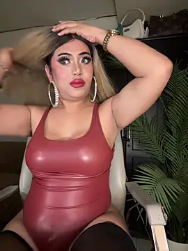 Snapshot of BigDominaMia chatting on 02/24/26, 06:00 BigDominaMia online show from 02/24/26, 06:00