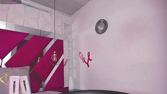 Snapshot of Penelope_Tits chatting on 03/04/25, 03:00 Penelope Tits online show from 03/04/25, 03:00