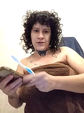 Snapshot of callmelouve chatting on 12/20/25, 08:16 callmelouve online show from 12/20/25, 08:16