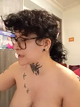 Snapshot of callmelouve chatting on 01/08/26, 04:31 callmelouve online show from 01/08/26, 04:31