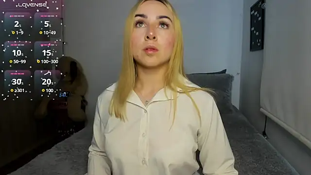 sophi mooreno online show from 02/26/25, 10:42