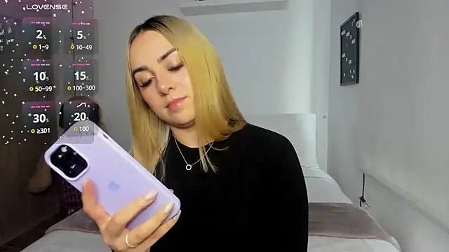 sophi mooreno online show from 03/10/25, 10:02