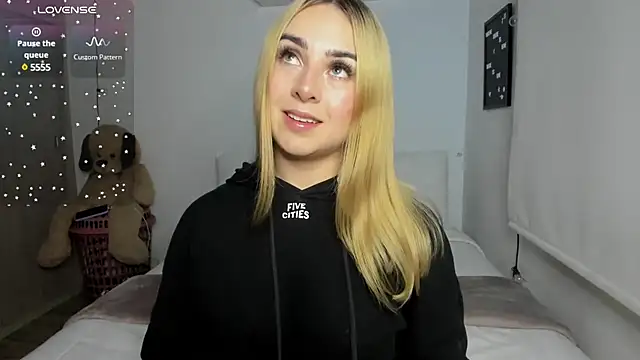 sophi mooreno online show from 03/12/25, 12:53