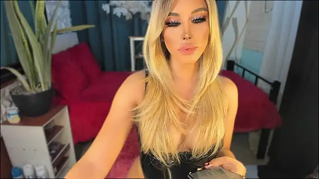 Laura yourhottestbabe123 online show from 11/05/25, 03:39