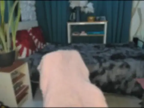 Snapshot of Laura_yourhottestbabe123 chatting on 01/11/26, 12:43 Laura yourhottestbabe123 online show from 01/11/26, 12:43