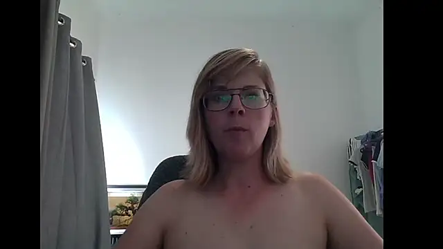 Snapshot of SavannaGirly chatting on 03/06/25, 11:58 SavannaGirly online show from 03/06/25, 11:58