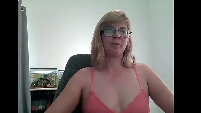 Snapshot of SavannaGirly chatting on 03/12/25, 12:36 SavannaGirly online show from 03/12/25, 12:36