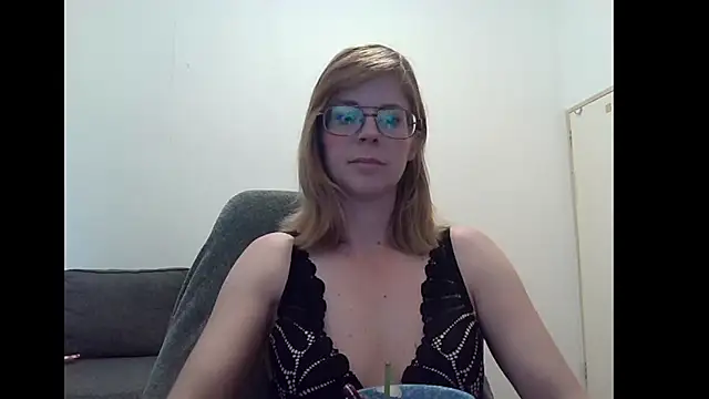 Snapshot of SavannaGirly chatting on 10/18/25, 07:31 SavannaGirly online show from 10/18/25, 07:31