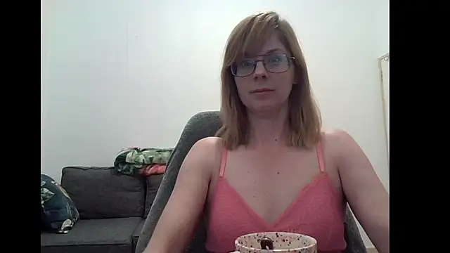 Snapshot of SavannaGirly chatting on 10/27/25, 11:14 SavannaGirly online show from 10/27/25, 11:14