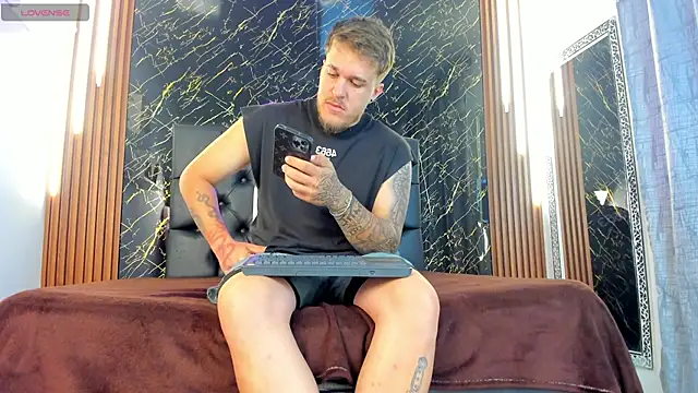 Snapshot of keane_lee chatting on 09/24/25, 12:30 keane lee online show from 09/24/25, 12:30