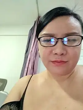 LILYsweetfcup online show from 05/05/26, 12:02