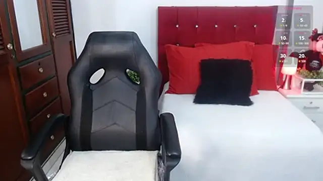 Snapshot of Wanda_Milf chatting on 12/13/25, 08:36 Wanda Milf online show from 12/13/25, 08:36