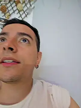 Jhoan saenz online show from 02/17/25, 02:42