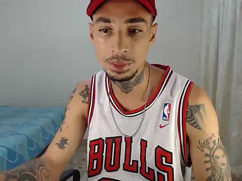 Snapshot of emiliano_hottt chatting on 12/01/25, 06:02 emiliano hottt online show from 12/01/25, 06:02