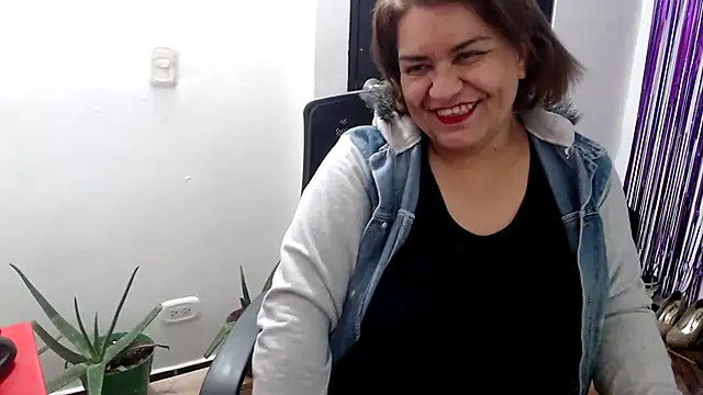 Snapshot of NAILAH_SANZ chatting on 01/04/25, 02:03 NAILAH SANZ online show from 01/04/25, 02:03