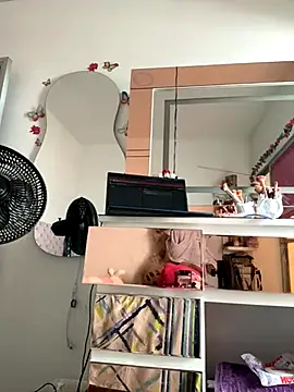 Snapshot of jailyncam_ chatting on 12/19/25, 01:40 jailyncam online show from 12/19/25, 01:40