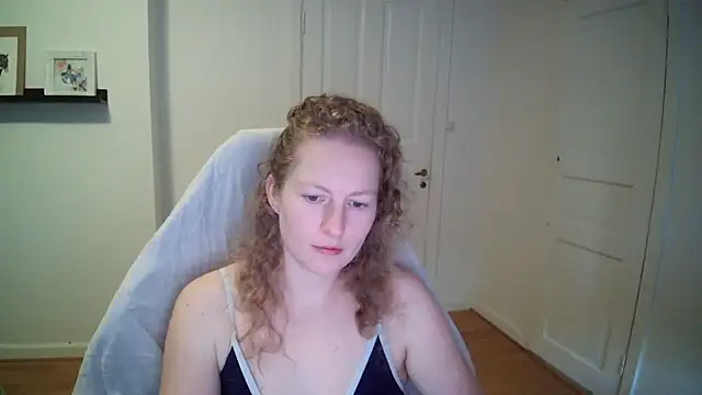 Snapshot of Girlnina-1995 chatting on 10/29/25, 11:01 Girlnina-1995 online show from 10/29/25, 11:01