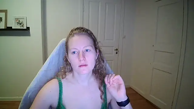 Snapshot of Girlnina-1995 chatting on 11/03/25, 07:20 Girlnina-1995 online show from 11/03/25, 07:20