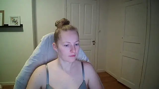 Snapshot of Girlnina-1995 chatting on 11/27/25, 10:06 Girlnina-1995 online show from 11/27/25, 10:06