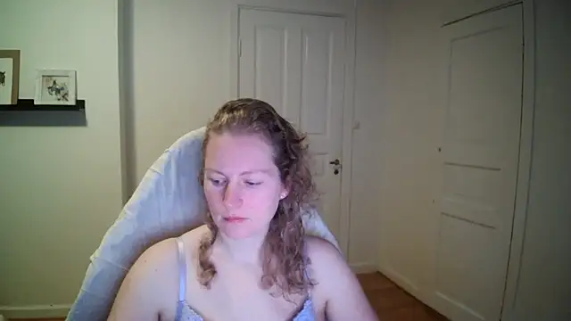 Snapshot of Girlnina-1995 chatting on 12/01/25, 09:47 Girlnina-1995 online show from 12/01/25, 09:47