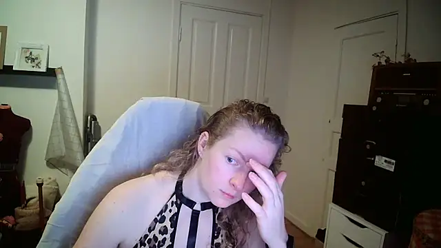 Snapshot of Girlnina-1995 chatting on 12/15/25, 07:12 Girlnina-1995 online show from 12/15/25, 07:12