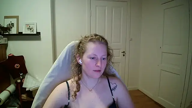 Girlnina-1995 online show from 03/04/26, 08:48