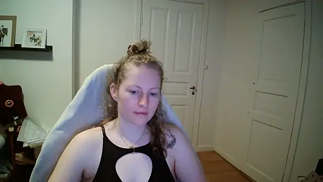 Girlnina-1995 online show from 03/17/26, 06:39