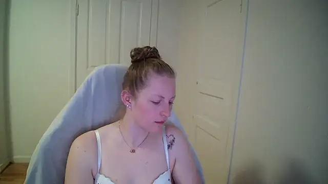 Girlnina-1995 online show from 04/01/26, 01:52