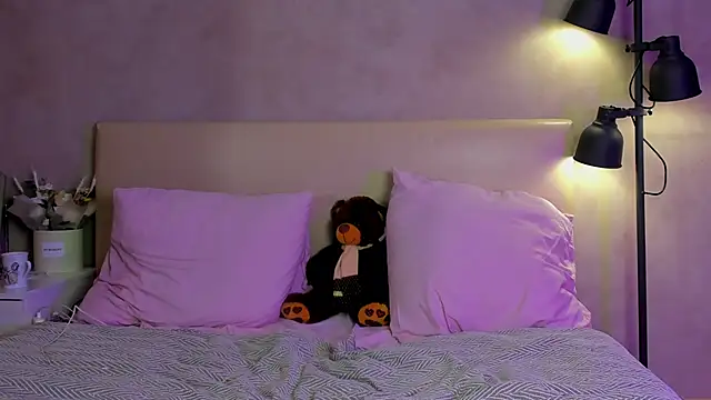 Snapshot of _ice_ba_by chatting on 10/25/25, 07:30 ice ba by online show from 10/25/25, 07:30