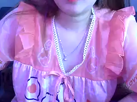 Snapshot of Bee_2k chatting on 12/25/24, 05:05 Bee 2k online show from 12/25/24, 05:05