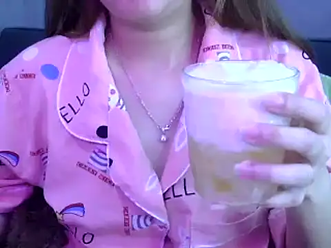 Snapshot of Bee_2k chatting on 01/12/25, 05:13 Bee 2k online show from 01/12/25, 05:13