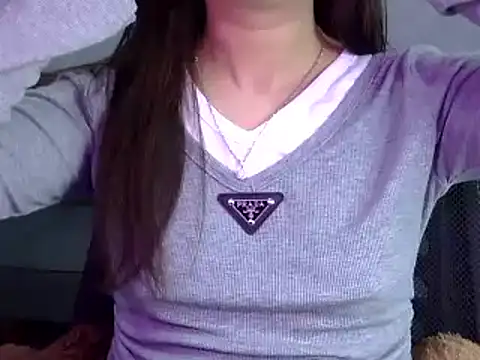 Snapshot of Bee_2k chatting on 01/13/25, 05:23 Bee 2k online show from 01/13/25, 05:23