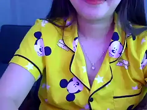 Snapshot of Bee_2k chatting on 01/16/25, 05:11 Bee 2k online show from 01/16/25, 05:11