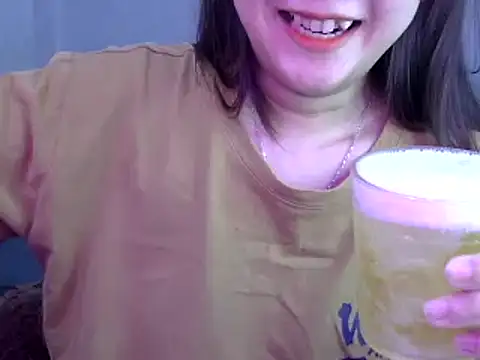 Snapshot of Bee_2k chatting on 01/23/25, 05:13 Bee 2k online show from 01/23/25, 05:13