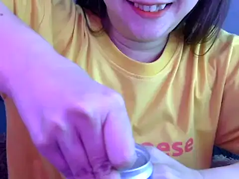 Snapshot of Bee_2k chatting on 02/14/25, 05:19 Bee 2k online show from 02/14/25, 05:19