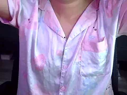 Snapshot of Bee_2k chatting on 09/29/25, 04:28 Bee 2k online show from 09/29/25, 04:28