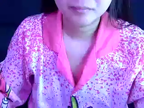 Snapshot of Bee_2k chatting on 09/30/25, 04:50 Bee 2k online show from 09/30/25, 04:50