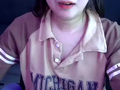 Snapshot of Bee_2k chatting on 10/11/25, 04:44 Bee 2k online show from 10/11/25, 04:44