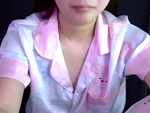 Snapshot of Bee_2k chatting on 10/16/25, 04:46 Bee 2k online show from 10/16/25, 04:46