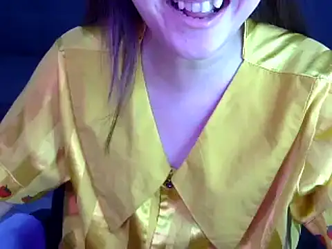 Snapshot of Bee_2k chatting on 10/25/25, 04:42 Bee 2k online show from 10/25/25, 04:42