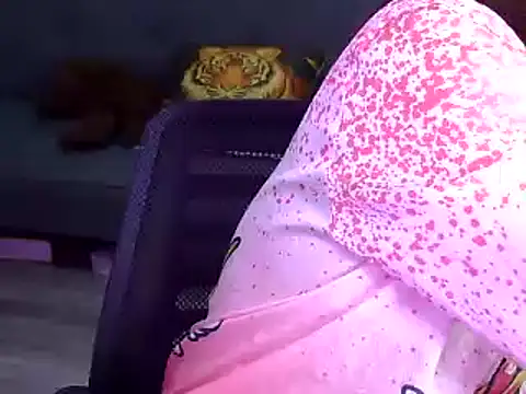 Snapshot of Bee_2k chatting on 11/10/25, 04:44 Bee 2k online show from 11/10/25, 04:44